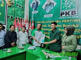 Mantapkan diri bergabung di PKB Kuantan Singingi, Aditya Permana dan ayahnya kagum dengan sosok ini